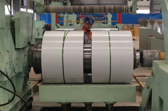 RAL9003 สายเหล็กสีขาว Galvalume สายเหล็กสลิต สายโค้ล สีพอลิเอสเตอร์ปรับปรุงปกติ
